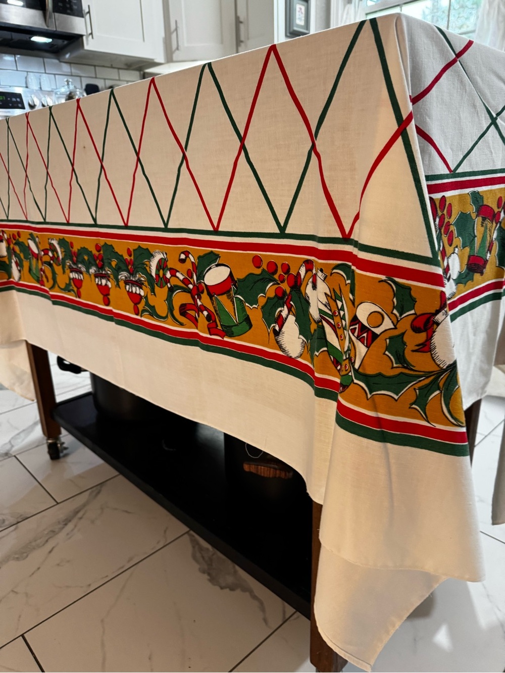 Poshmark)
Set of 3 Vintage Tastemakers Christmas Tablecloths Mid Century Modern